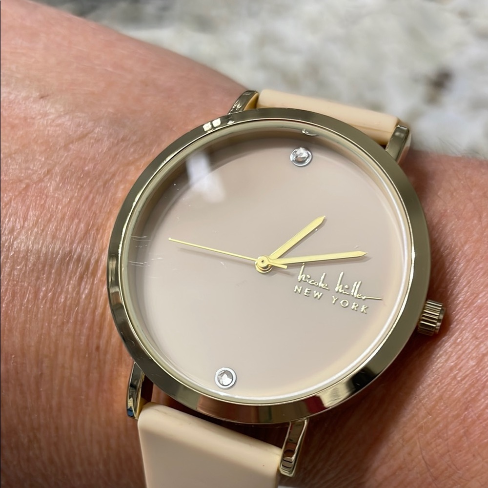 💕NWOT Nicole Miller Cream and Gold Watch